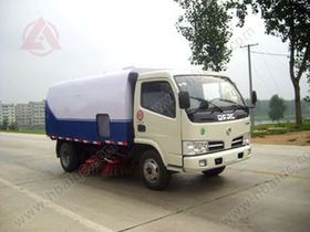 掃路車(chē) 城市美容師與智慧清潔的未來(lái)